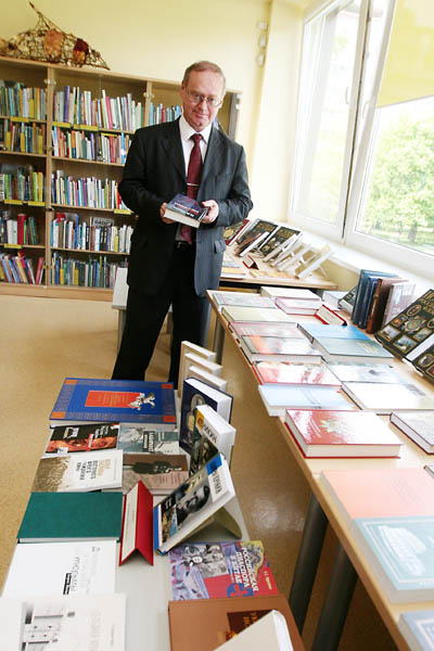 В.С.Угаров на книжной выставке
