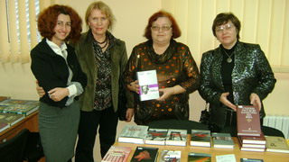 В библиотеке Славянского университета с дочерью Р.Я.Клейман – Ириной и зав. библиотекой Т.В.Химерик