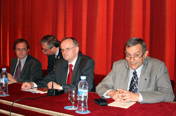 В Мадридском университете. Слева направо: А.Мораль, А.Варламов, В.Москвин, А.Кузнецов, крайний справа -Х.Габальдон