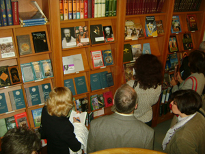 на выставке книг