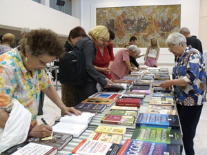 На открытии книжной выставки