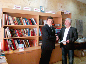 Передача книг библиотеке РЦНК