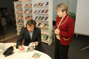 Автограф для Нарвской библиотеки