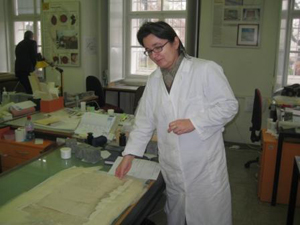 В лаборатории реставрации и консервации документов архива
