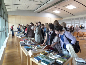 На книжной выставке На книжной выставке