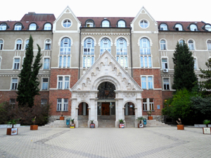 Здание гуманитарного факультета Печского университета