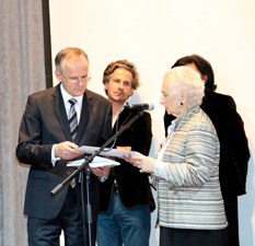 Передача дара Дому русского зарубежья