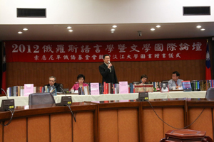 Слева направо: руководитель Представительства московско-тайбэйской комиссии В.Н.Добровольский, ректор Тамканского университета Чжан Цзя-и, декан факультета русского языка и литературы Чжан Цин-го, зав. отделом международного и межрегионального сотрудничества ДРЗ Е.В.Кривова, директор колледжа иностранных языков Тамканского университета У Си-дэ