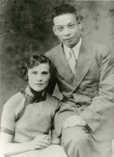 Цзян Цзин-го и его жена Цзян Фан-лян (урожд. Фаина Вахрева). 1944. Фотография предоставлена Комиссией по истории партии ГМД