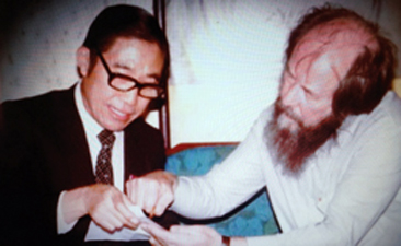 Профессор Мин Цзи и А.И.Солженицын. 1982. Переснято с фотографии из архива семьи Мин