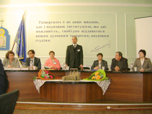 Проректор по научной работе проф. А.В.Кеба открывает Всеукраинскую студенческую олимпиаду по русскому языку