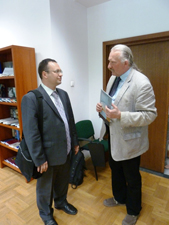 Научный сотрудник ДРЗ Павел Трибунский и декан гуманитарного факультета Хуберт Лашкевич