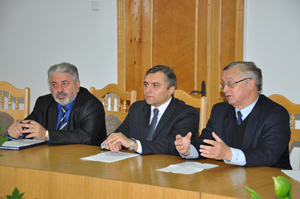 На встрече (слева-направо): В. Бигусяк, О. Ткач, С. Хороб