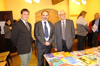 На книжной выставке: Б. Голомбек, А. Вавжиньчак, Ю. Прохоров