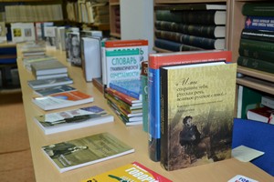 на выставке книг на выставке книг