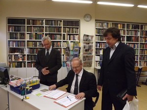 Председатель сената БМА С.Бука, зам.директора Дома русского зарубежья В.С. Угаров и главный редактор журнала «Юность» Дударев В.Ф. 