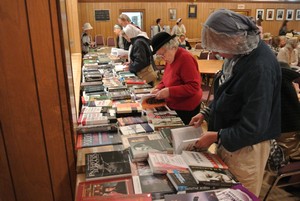 Выставка подаренных книг