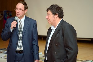 заместитель генерального консула в Канаде Сергей Черненко и Виктор Леонидов. Фото И.П. Илюткина