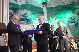 В. Угаров и С. Сафармамадов