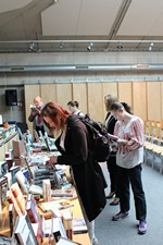 На книжной выставке