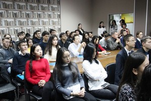 Зрители, студенты и преподаватели КАЗГЮУ