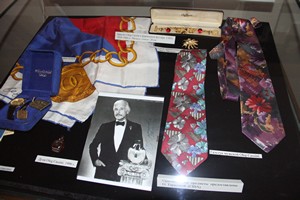 Подлинные изделия с сертификом и брендом &laquo;Oleg Cassini&raquo;, присланные О.Тарасовой из США
