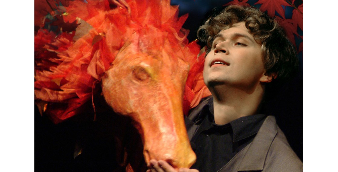  Показ видеозаписи спектакля заслуженного артиста России Андрея Денникова «Исповедь хулигана» 