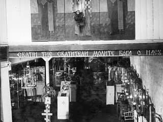 Вход в подземный храм Трехсвятительского подворья. Начало 1950-х гг. Источник: личный архив Е.Л. Майданович