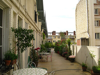 Рю Барро («Маленькая Россия»). 13 июня 2010. Источник: https://www.wikidata.org/wiki/Q3377378