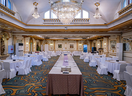 Банкетный зал гостиницы «Модерн». Сентябрь 2024. Фото Елизаветы Кириной