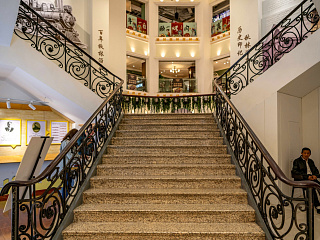 Центральный вход торгового дома «Цулинь». Сентябрь 2024. Фото Елизаветы Кириной