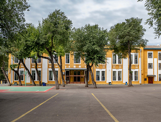 Здание бывших Мужского и Женского коммерческих училищ. Сентябрь 2024. Фото Елизаветы Кириной