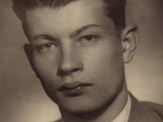 Глеб Борисович Разжигаев, выпускник Лицея Александра Невского 1951 г. Источник: семейный архив Разжигаевых