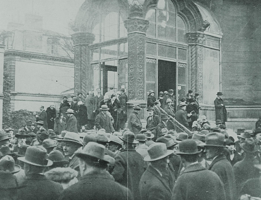 Русская церковь на улице Дарю в предпасхальные дни в Париже. Фотография из журнала «Иллюстрированная Россия», № 18, 1926