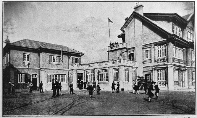 Коммерческое училище на рут Думер, 13. Источник: Жиганов В.Д. Русские в Шанхае. Шанхай, 1936. С. 84