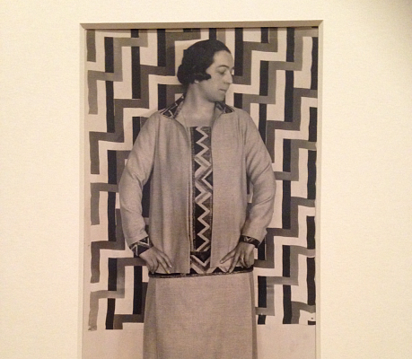 Соня Делоне. Париж. 1920-е. Источник: https://lookingbackmovingforward2014.wordpress.com/2015/08/15/delaunay-chinese-photobooks-and-a-meeting-with-sam-nightingale/