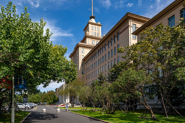 Главное здание Харбинского политехнического университета. Сентябрь 2024. Фото Елизаветы Кириной