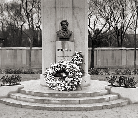 Первый памятник А.С. Пушкину работы М.Н. Павловского. 1937