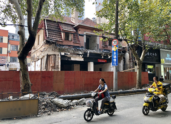 Здание по адресу: 1389, Юйюань лу до реконструкции. Август 2018. Фото Михаила Дроздова