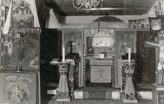 Внутреннее убранство Покровской церкви при общежитии в доме на ул. Лурмель. Париж. 1930-е. Из альбома Л.А. Зандера. Источник: Архив РСХД