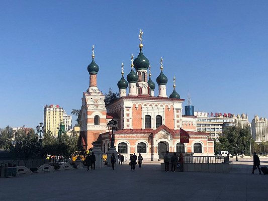 Церковь Иверской иконы Божией Матери с установленными крестами. 2019