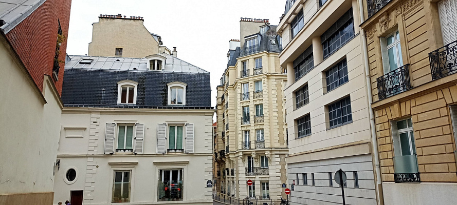 Дом по адресу рю Пажу, 1 (rue Pajou, недалеко от ул. Жак Оффенбах), где Бунин проживал в декабре 1932 г. Октябрь 2024. Фото Евгения Пономарева