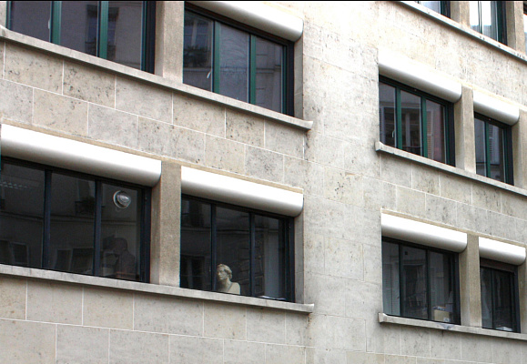 Русская общественная библиотека имени И.С. Тургенева в Париже на рю де Валанс. 2005. Фото Бориса Гесселя (Русский очевидец, Париж)