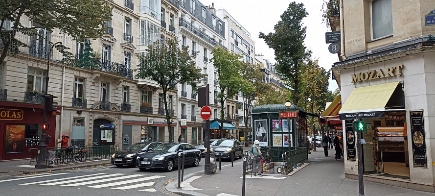 Выход из метро Ранелаг (Ranelagh). Октябрь 2024. Фото Евгения Пономарева