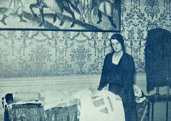 Великая княгиня Мария Павловна в своей парижской мастерской художественных изделий на улице Монтень. Фотография из журнала «Иллюстрированная Россия». 1927. № 6 (91)