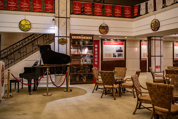 Гостиница «Модерн». Холл центрального входа. Сентябрь 2024. Фото Елизаветы Кириной