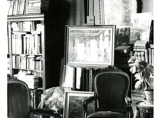 Интерьер квартиры А.Н. Бенуа на ул. Огюста Виту в Париже. Апрель 1960. Источник: https://goskatalog.ru/portal/#/collections?id=6268115