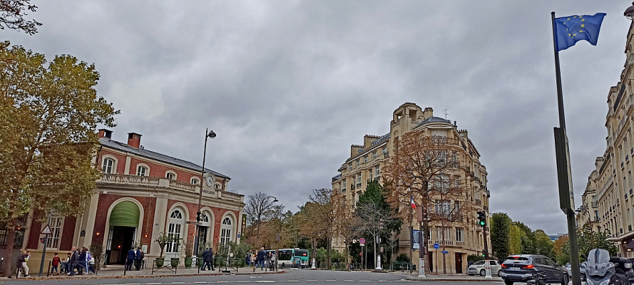 Вид на дом 1 по ул. Жак Оффенбах со стороны станции метро Ла Мюэт. Октябрь 2024. Фото Евгения Пономарева