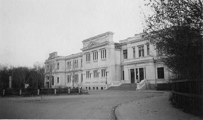 Железнодорожное собрание осенью. 1929. Фотограф В.П. Абламский. Источник: https://dzen.ru/a/YgQIM3j-KXZZhWu7