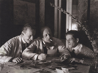 Александр Арнштам с сыновьями Игорем и Жоржем в берлинской квартире на Кайзераллее. 1925